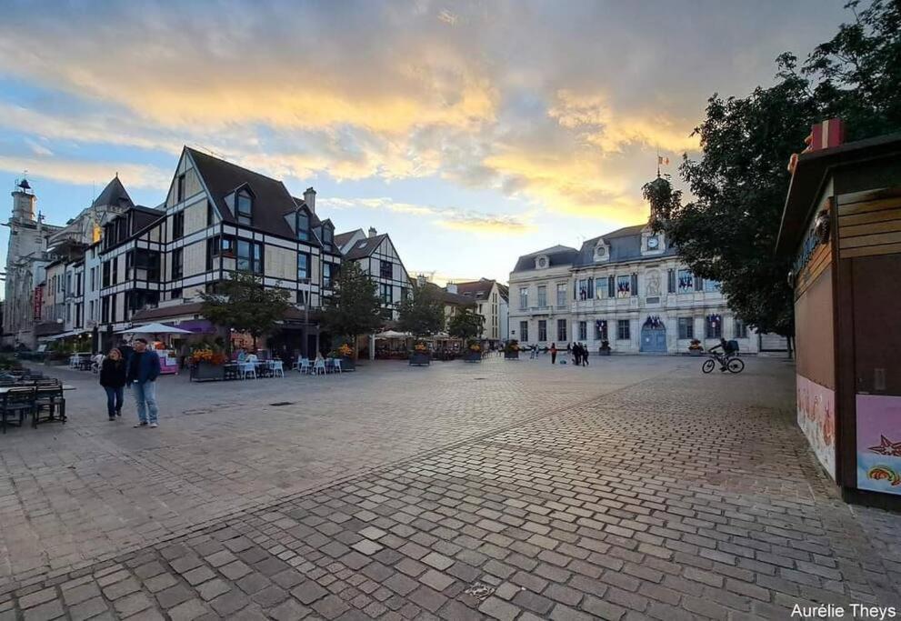 Le Clos Guivet Troyes Exterior foto